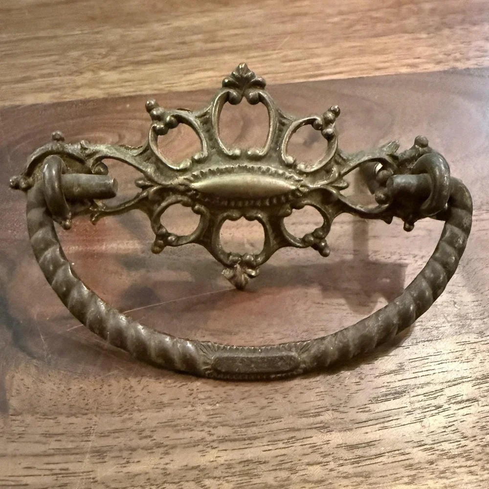 SETof4 Antique Ornate Brass Hardware French Provincial Victorian Drawer Pull‎ 3